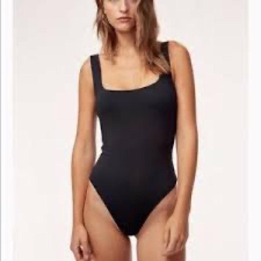 Aritzia Babaton Irwin bodysuit NWT size small